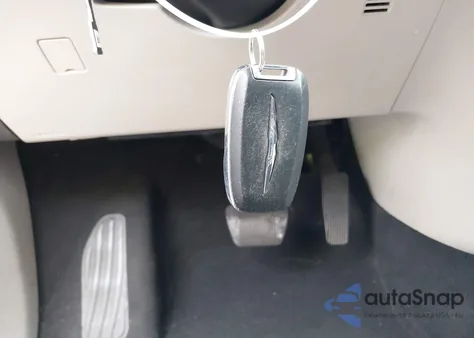 2021 Chrysler Voyager L z USA, uszkodzony, nr VIN 2C4RC1AG4MR558297